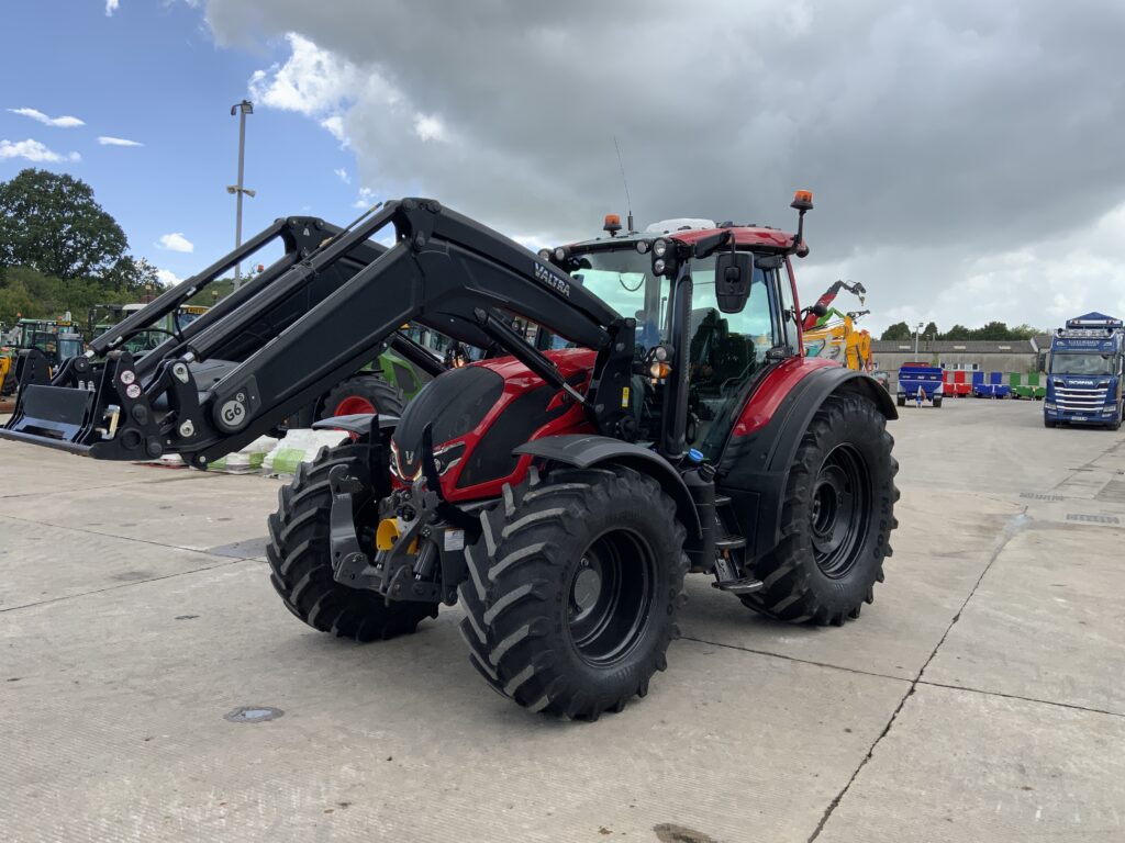 Valtra N175 Unlimited Tractor (ST26881)