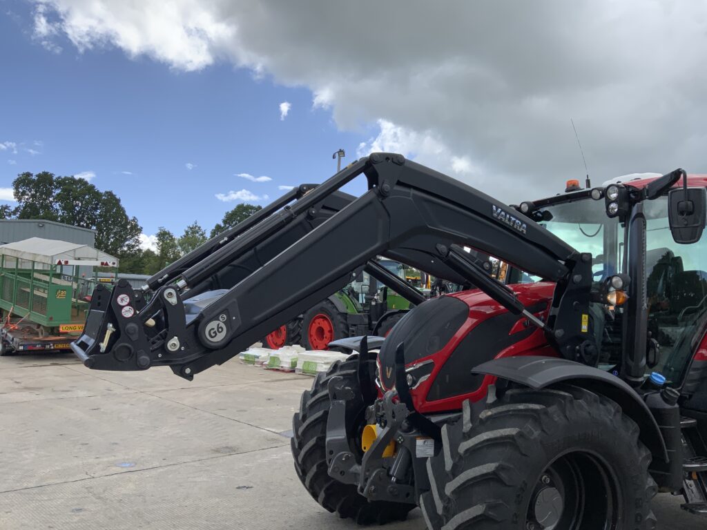 Valtra N175 Unlimited Tractor (ST26881)