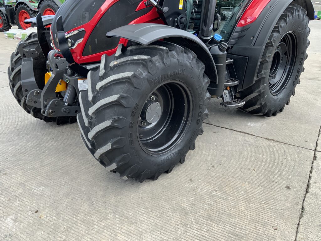Valtra N175 Unlimited Tractor (ST26881)