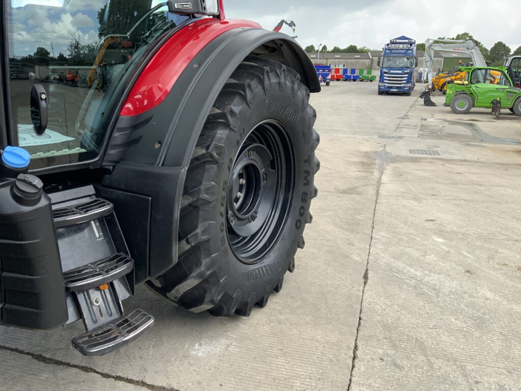 Valtra N175 Unlimited Tractor (ST26881)