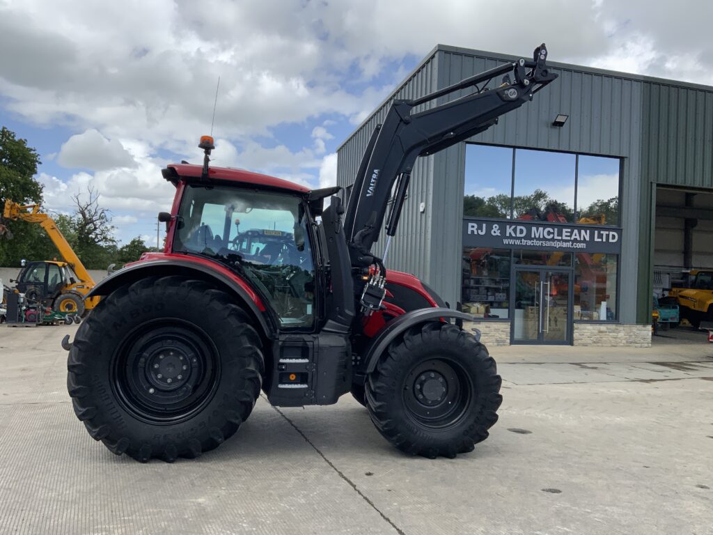 Valtra N175 Unlimited Tractor (ST26881)