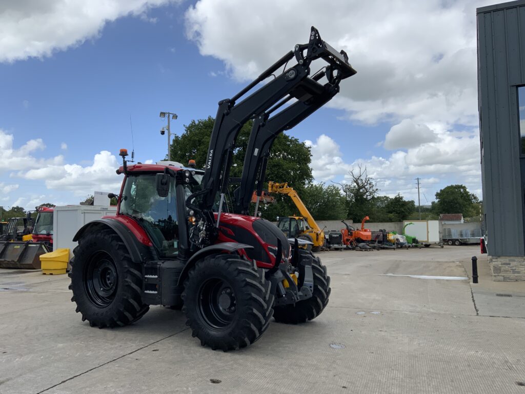 Valtra N175 Unlimited Tractor (ST26881)
