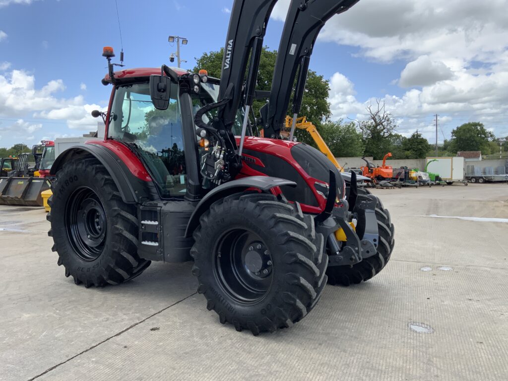 Valtra N175 Unlimited Tractor (ST26881)