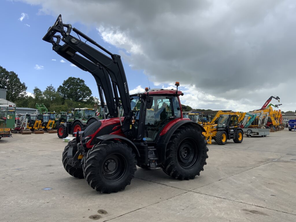 Valtra N175 Unlimited Tractor (ST26881)