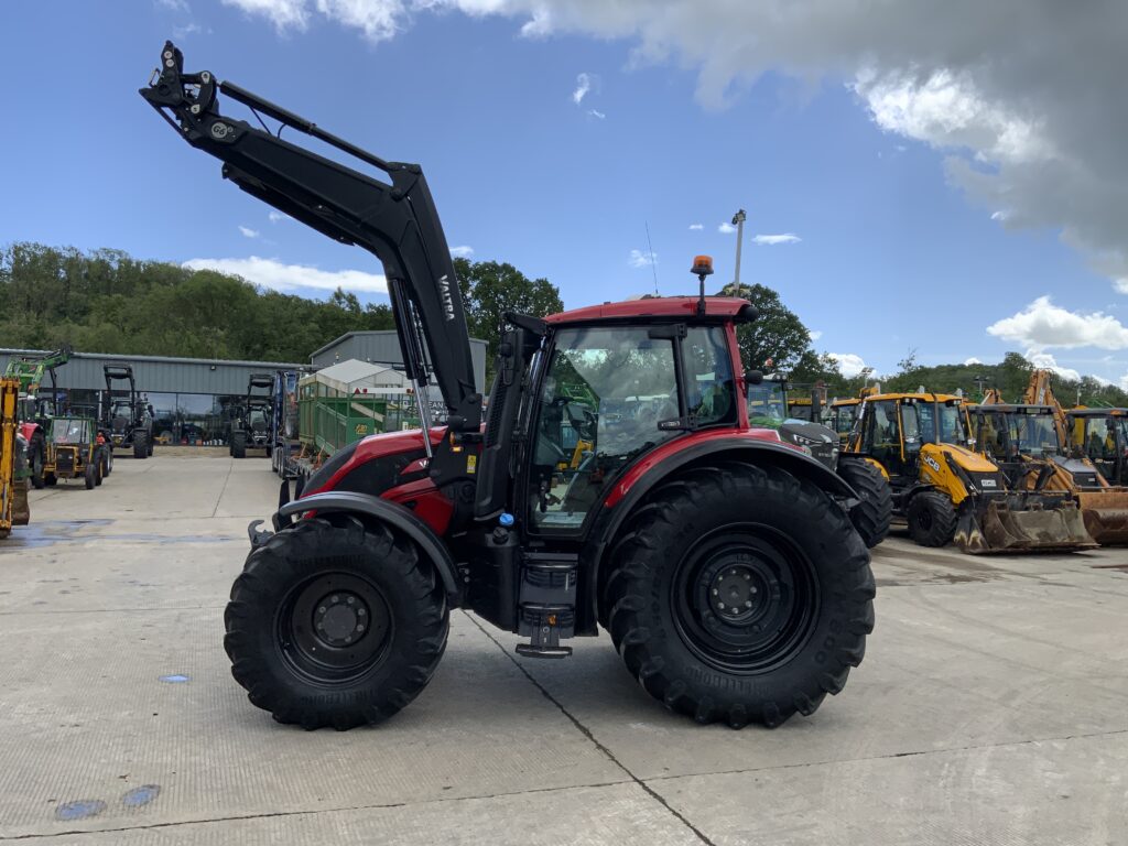 Valtra N175 Unlimited Tractor (ST26881)