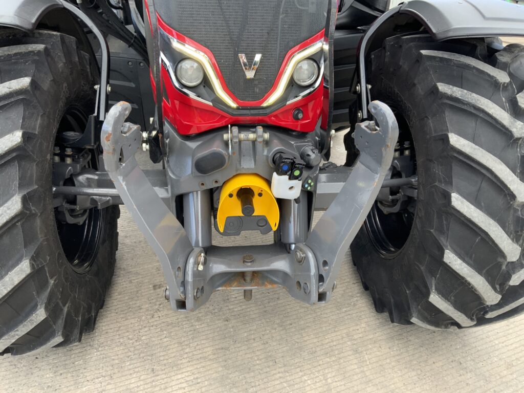 Valtra N175 Unlimited Tractor (ST26881)