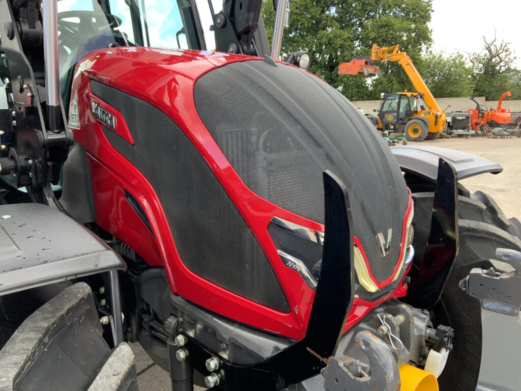 Valtra N175 Unlimited Tractor (ST26881)