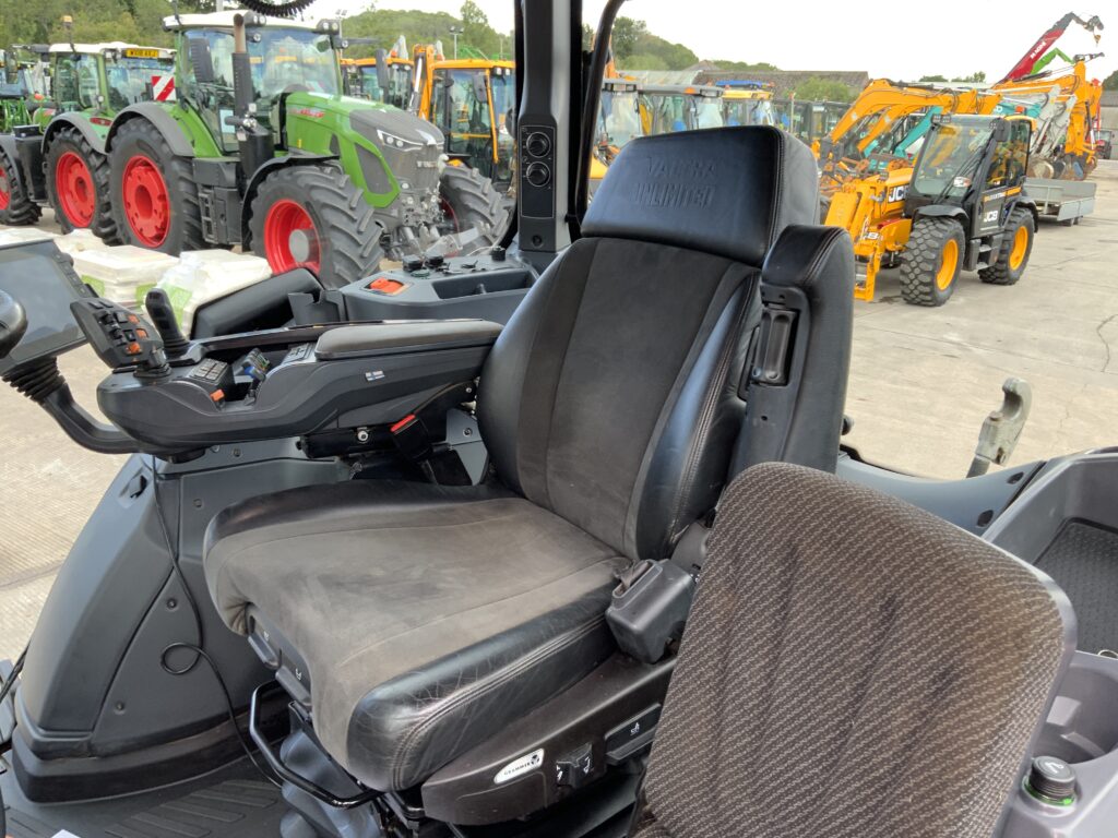 Valtra N175 Unlimited Tractor (ST26881)