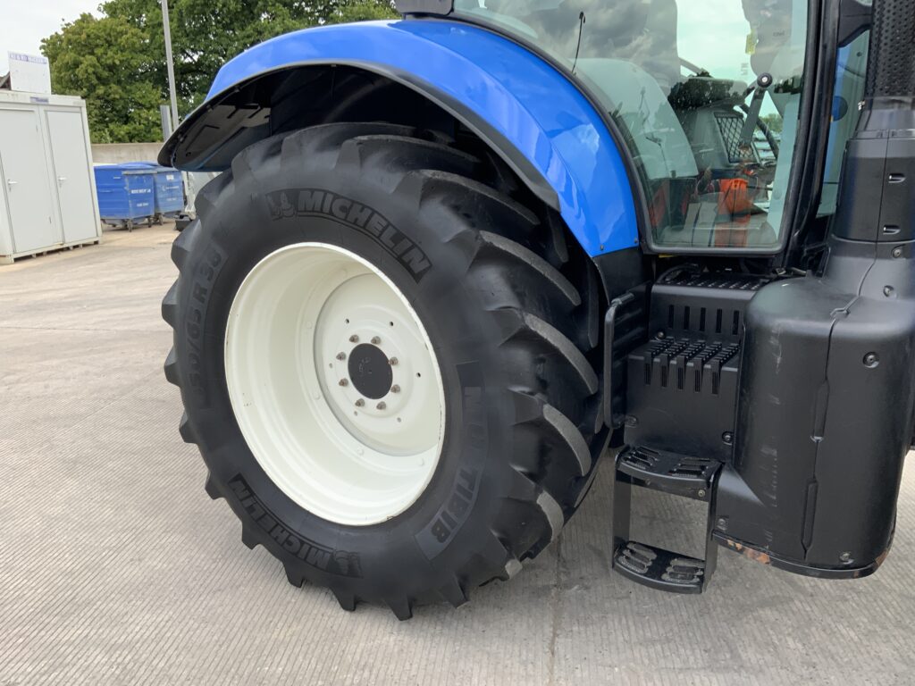 New Holland T7.210 Auto Command Tractor (ST26810)