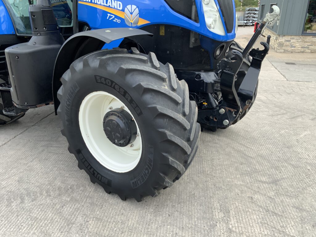 New Holland T7.210 Auto Command Tractor (ST26810)