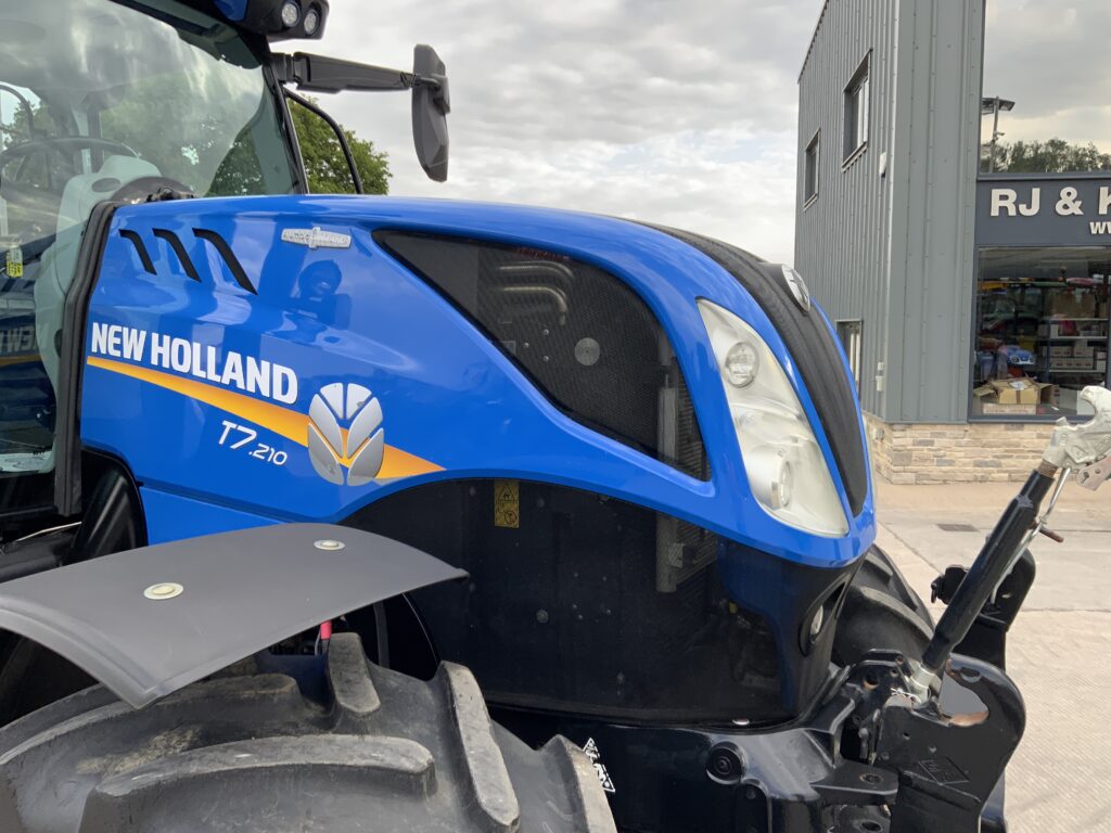 New Holland T7.210 Auto Command Tractor (ST26810)