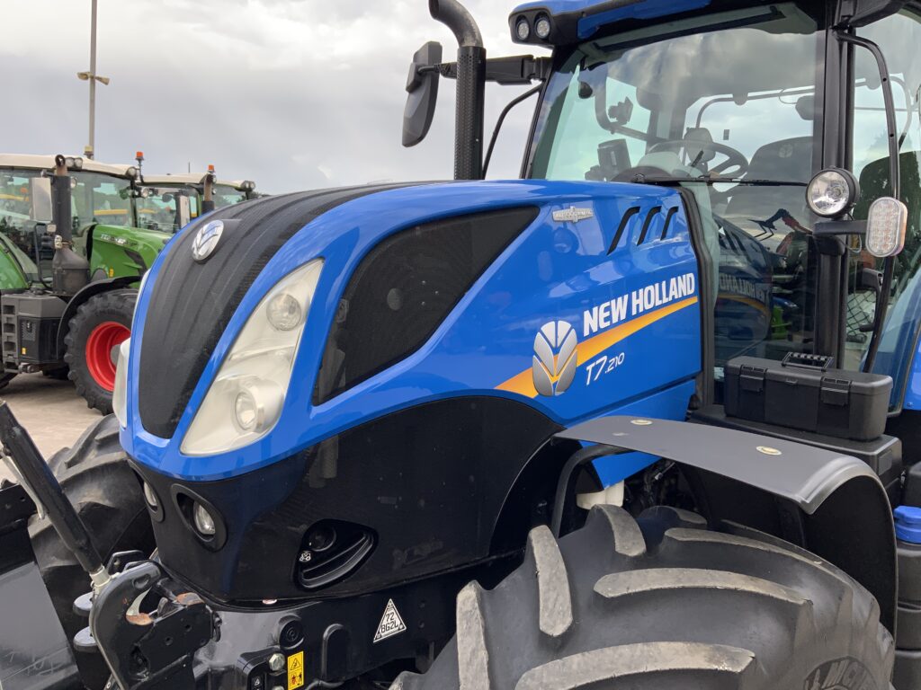 New Holland T7.210 Auto Command Tractor (ST26810)