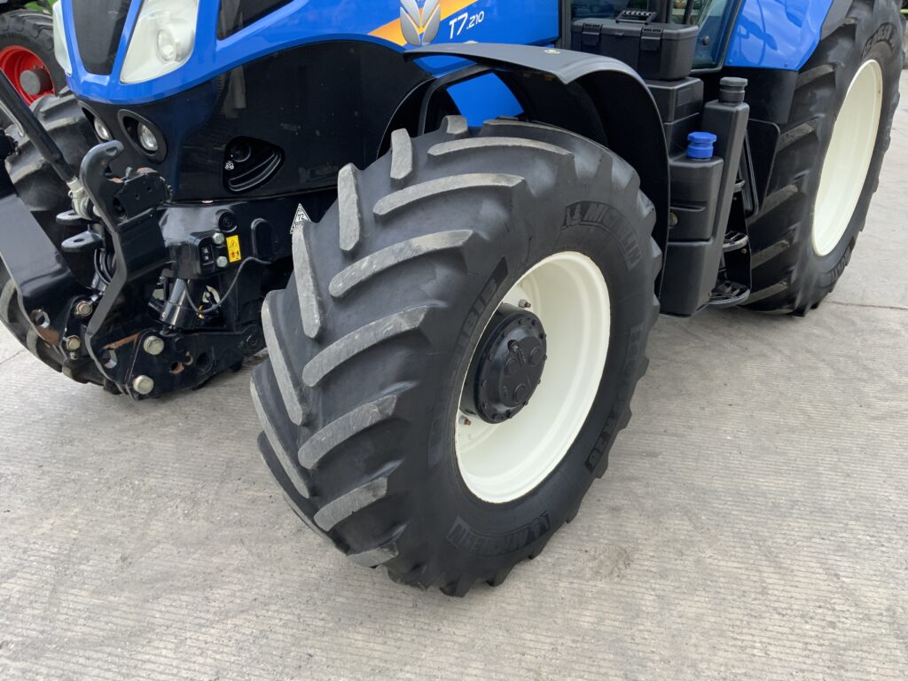 New Holland T7.210 Auto Command Tractor (ST26810)