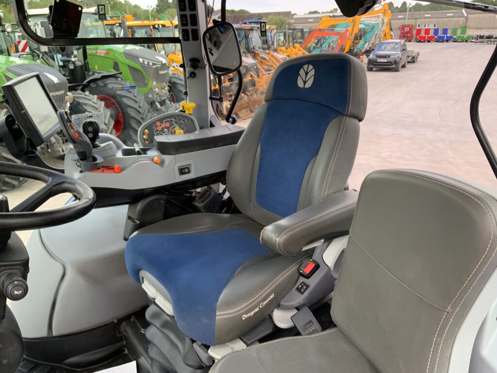 New Holland T7.210 Auto Command Tractor (ST26810)