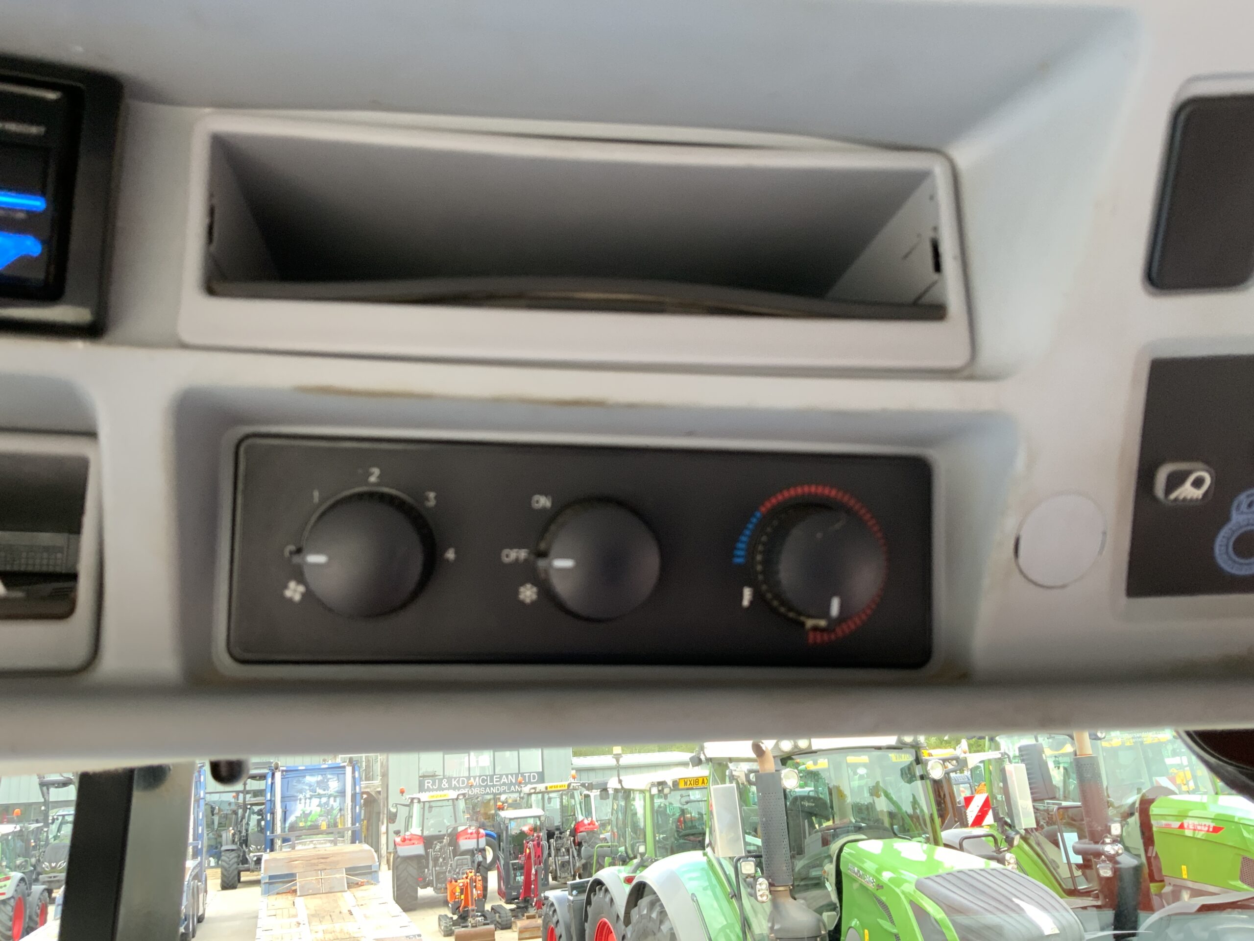 New Holland T7.210 Auto Command Tractor (ST26810)