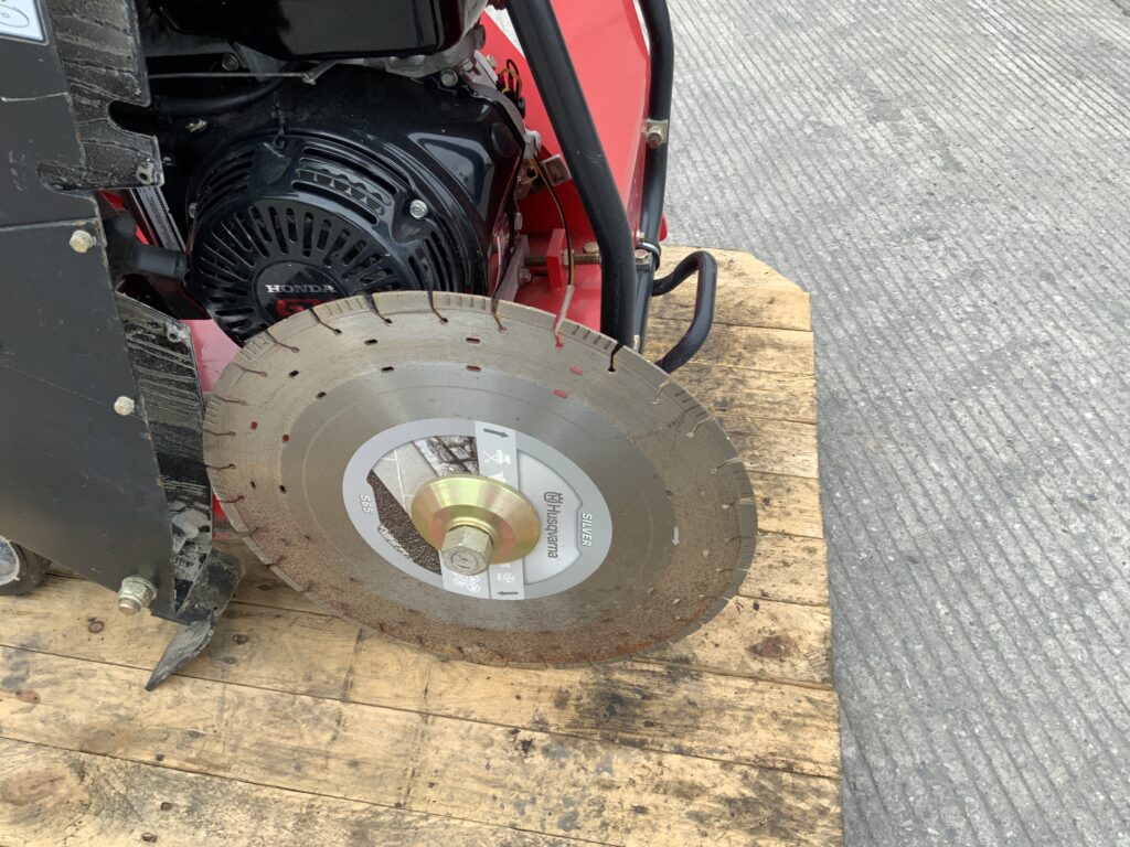 Fairport FFS 450 Road Saw Cutter
