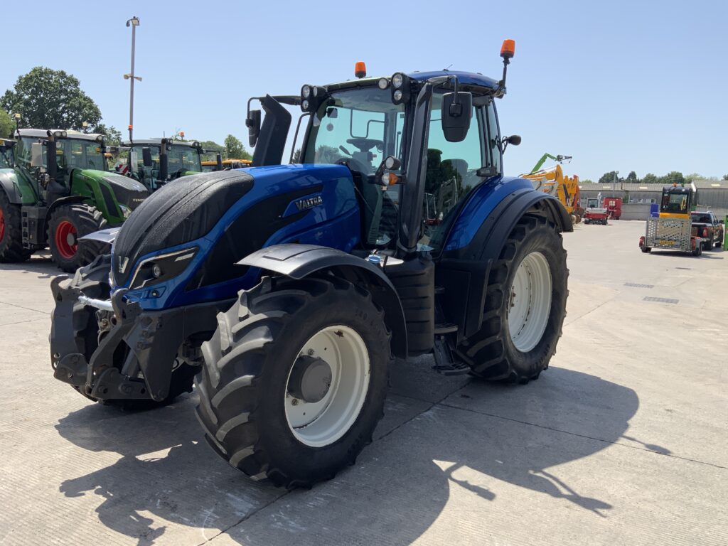 Valtra T154 Hi Tech Tractor (ST26619)