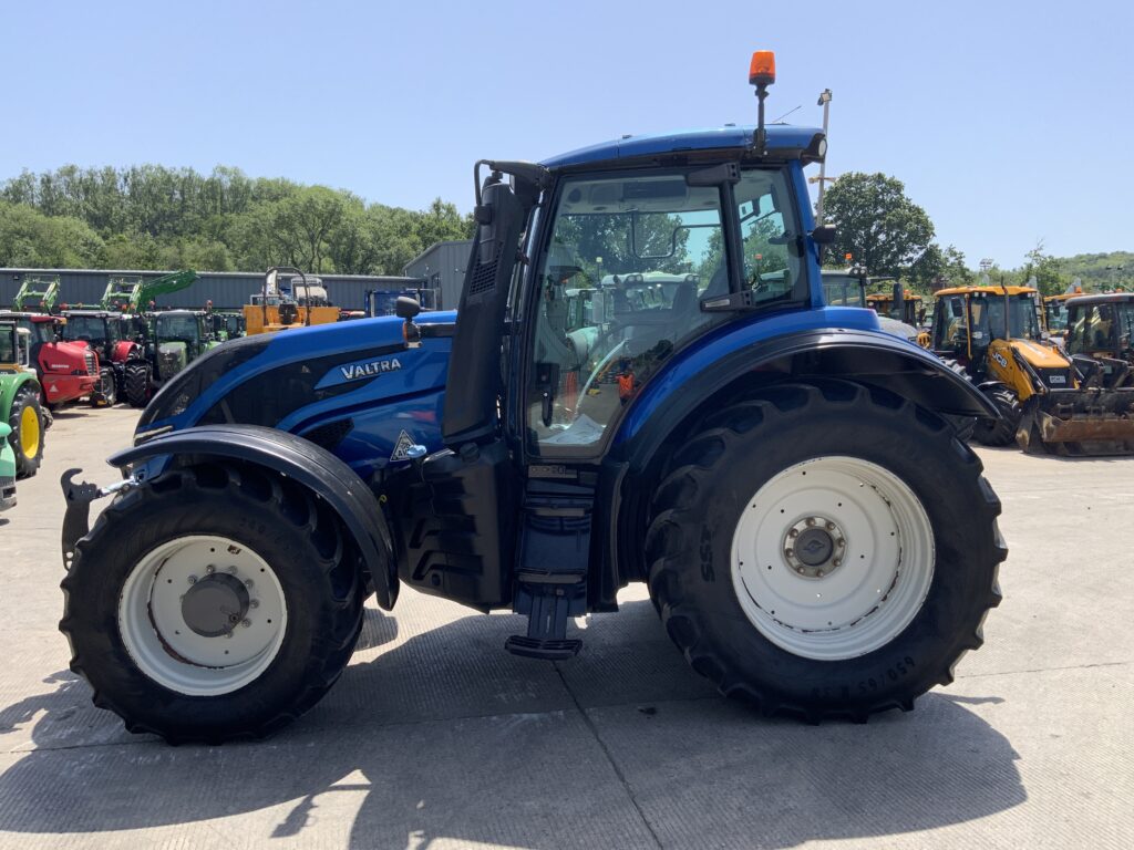 Valtra T154 Hi Tech Tractor (ST26619)