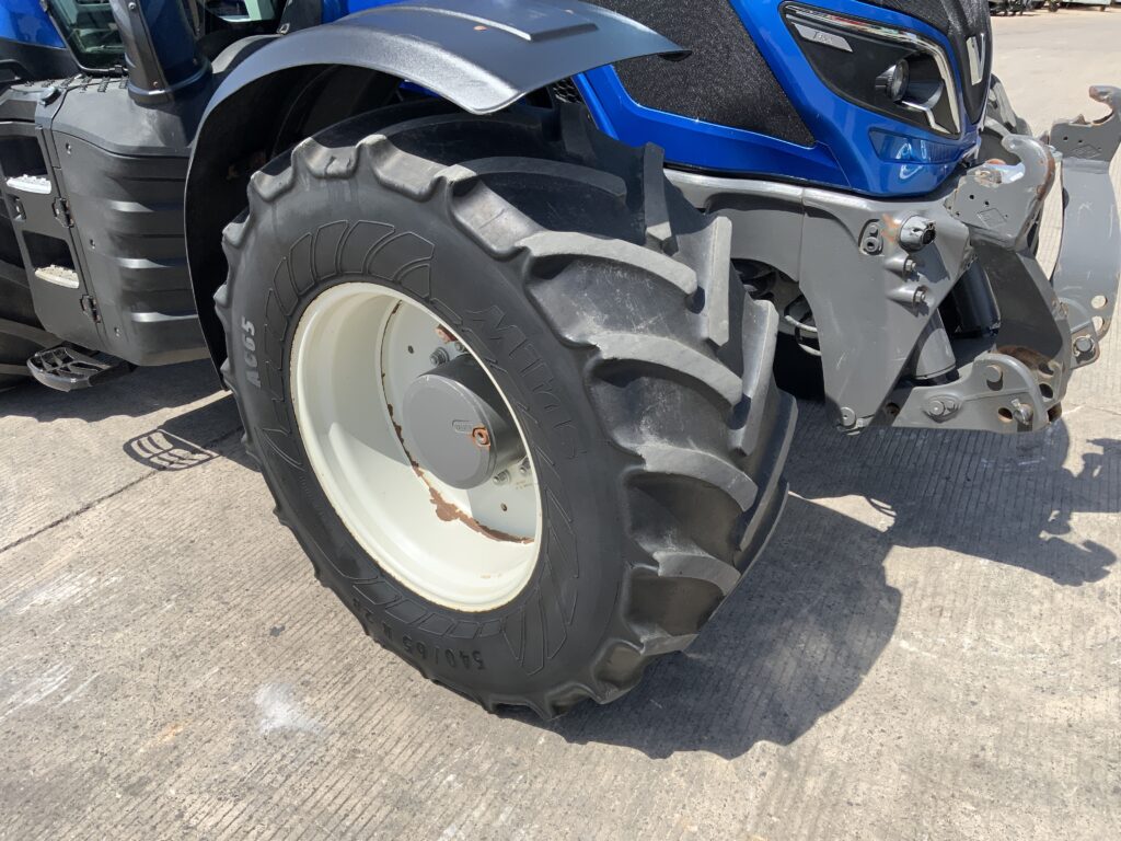 Valtra T154 Hi Tech Tractor (ST26619)
