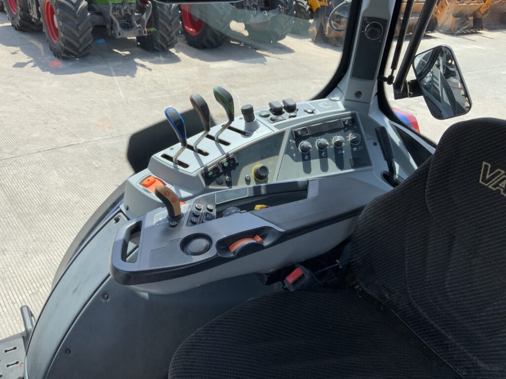 Valtra T154 Hi Tech Tractor (ST26619)