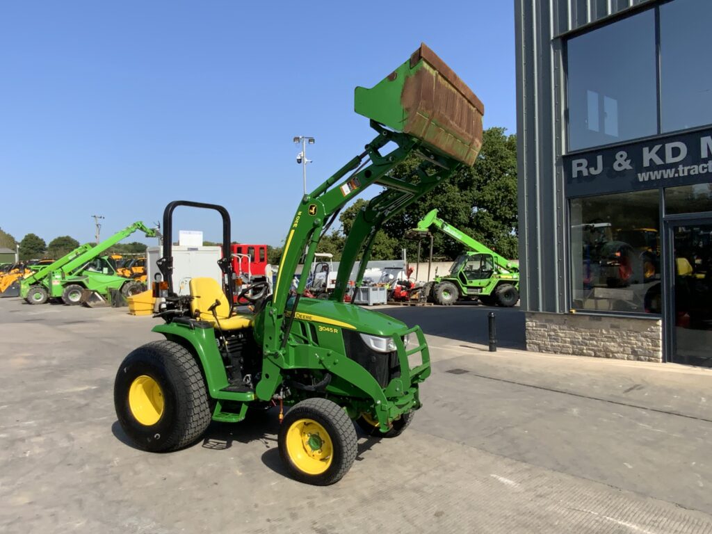 John Deere 3045R Compact Tractor (ST27066)