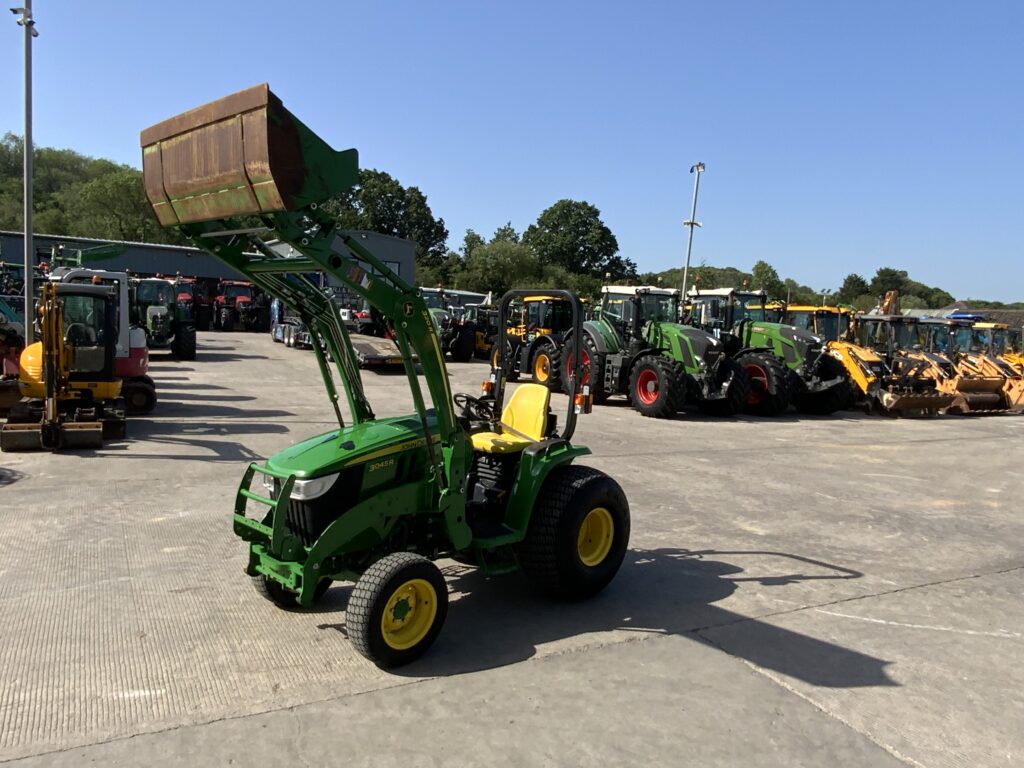 John Deere 3045R Compact Tractor (ST27066)