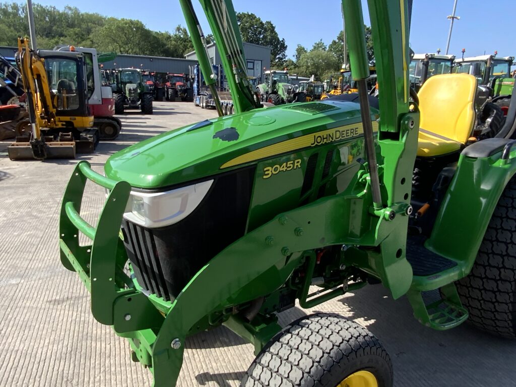 John Deere 3045R Compact Tractor (ST27066)