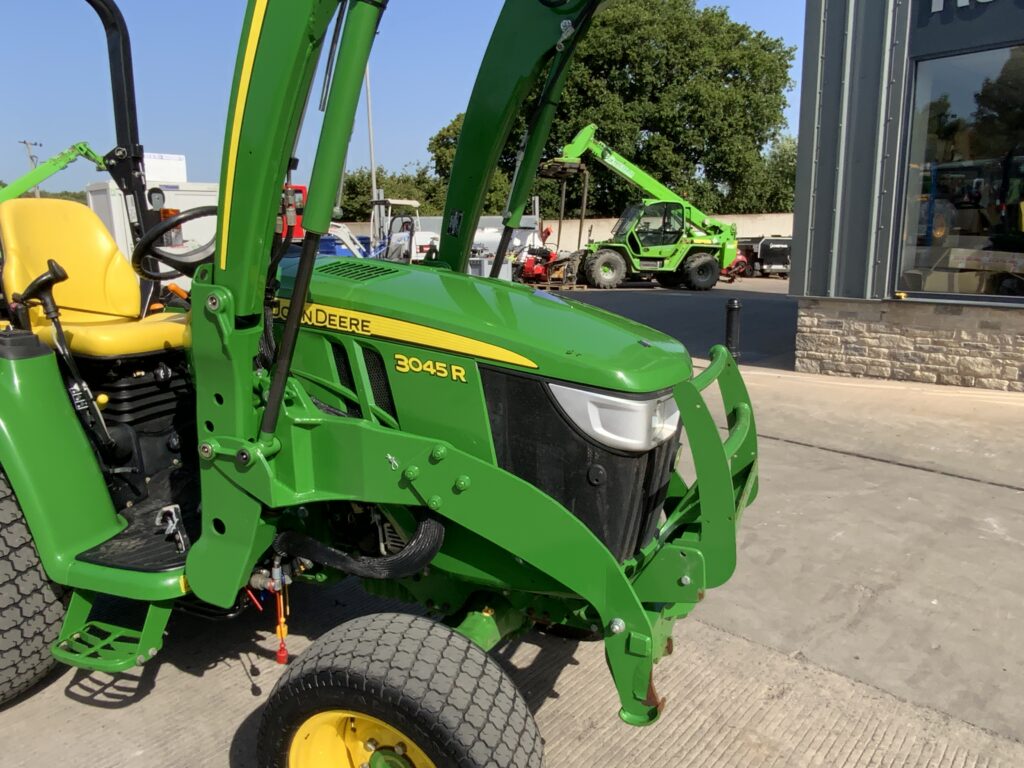 John Deere 3045R Compact Tractor (ST27066)