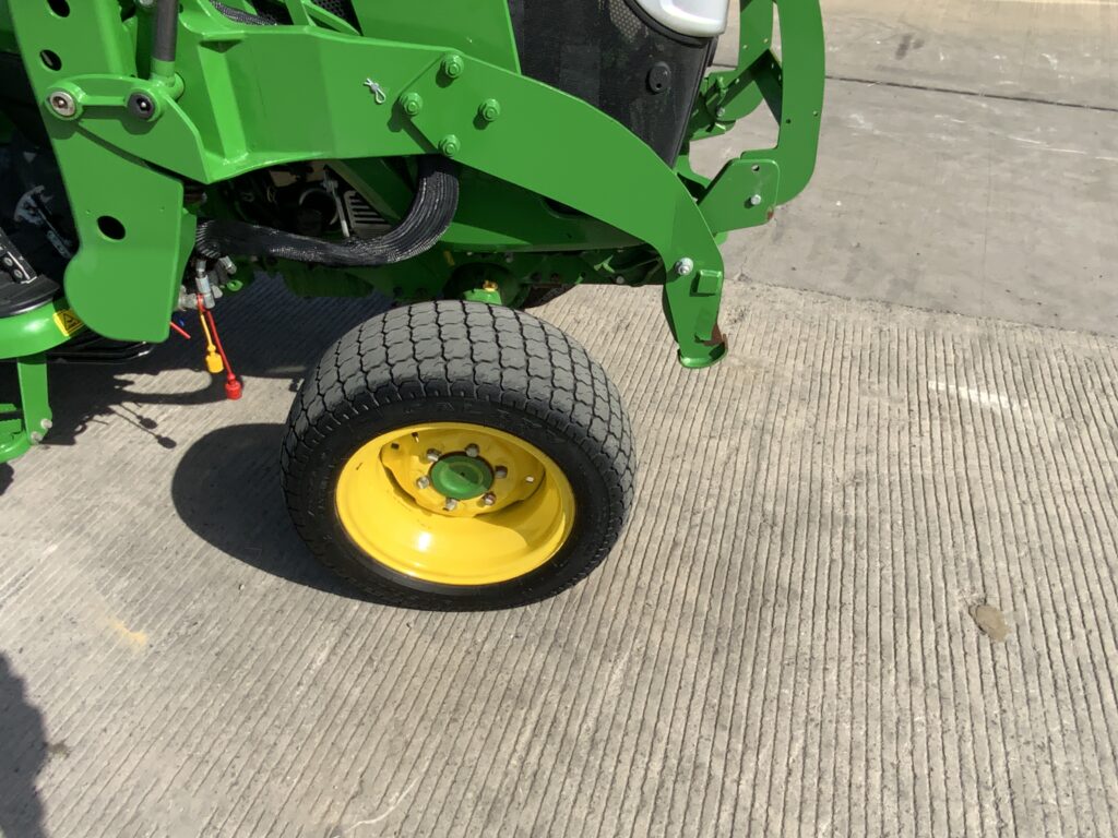 John Deere 3045R Compact Tractor (ST27066)