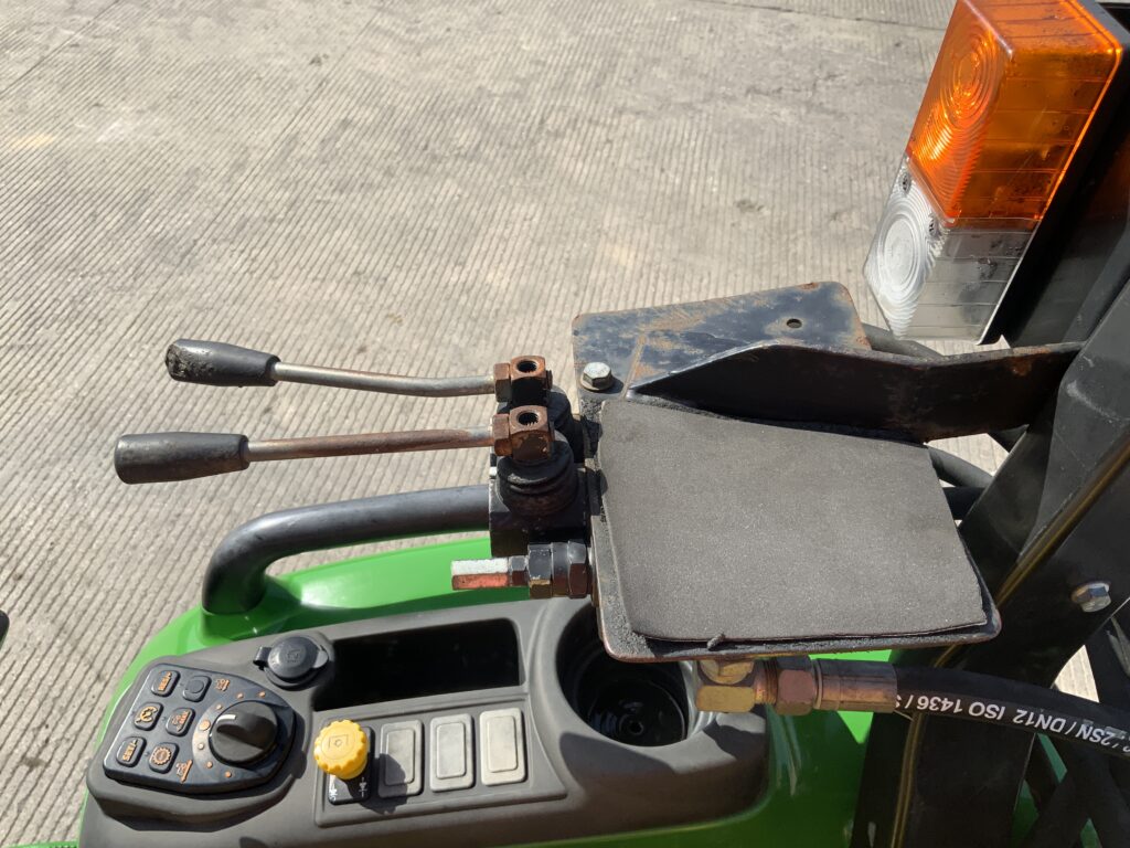 John Deere 3045R Compact Tractor (ST27066)