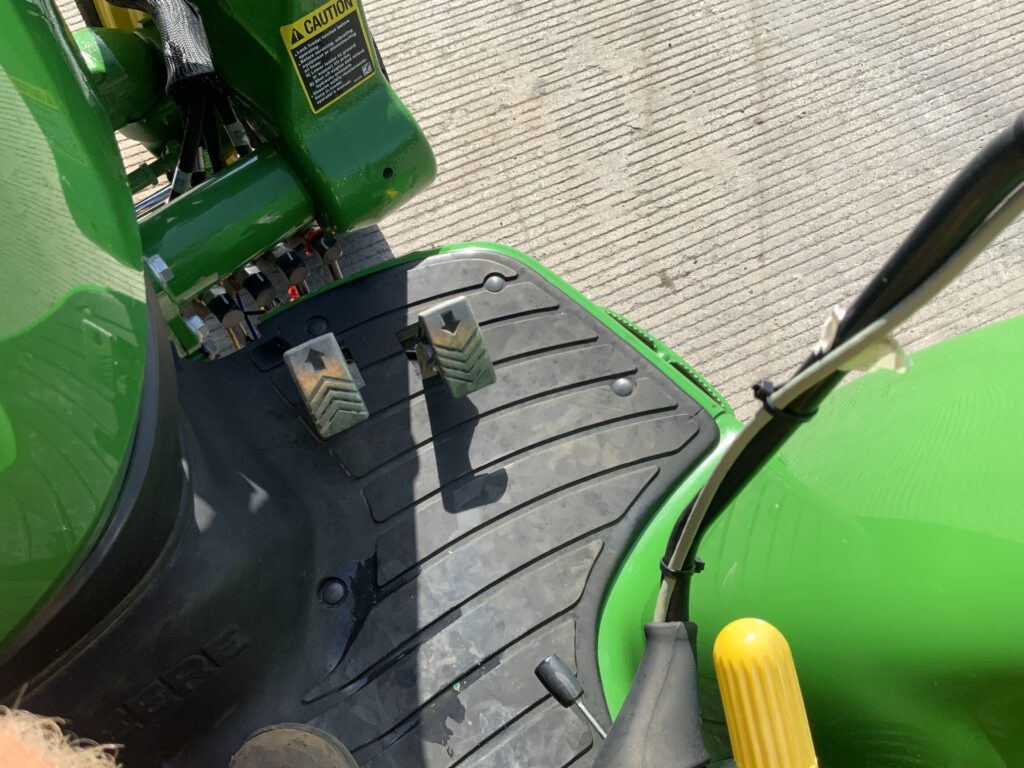 John Deere 3045R Compact Tractor (ST27066)