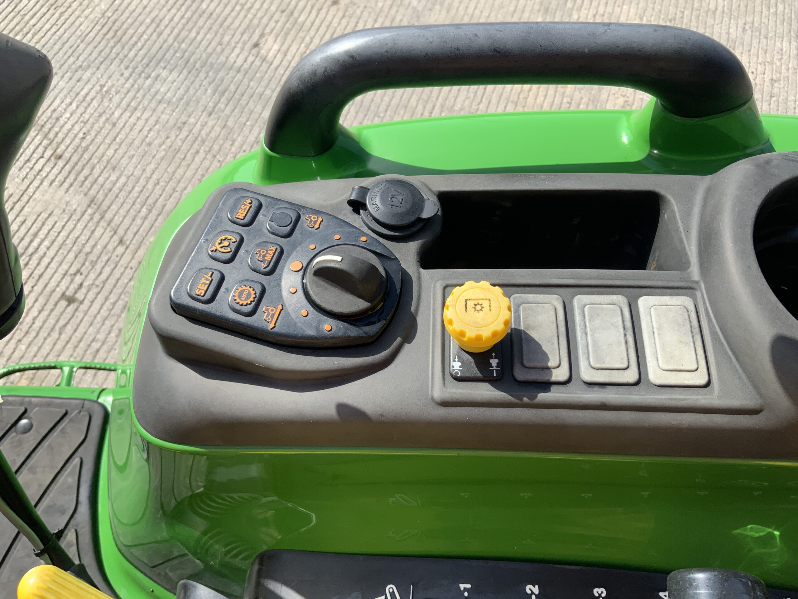 John Deere 3045R Compact Tractor (ST27066)