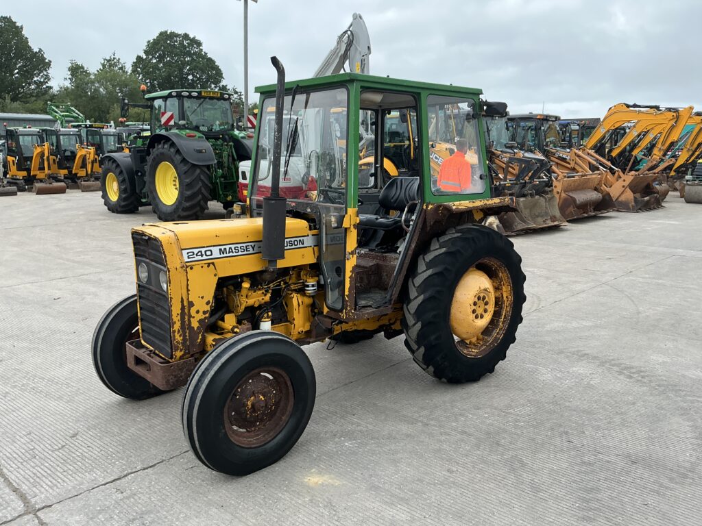 Massey Ferguson 240 Tractor (ST26833)