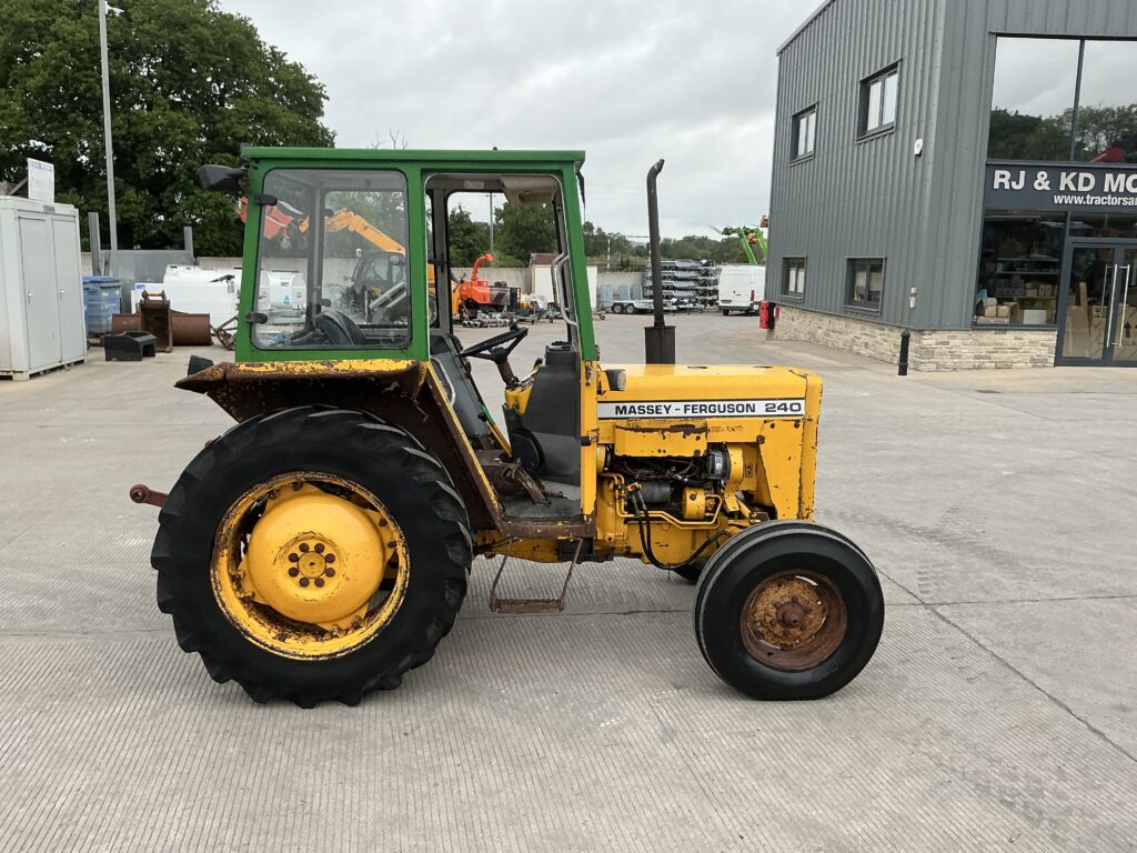 Massey Ferguson 240 Tractor (ST26833)