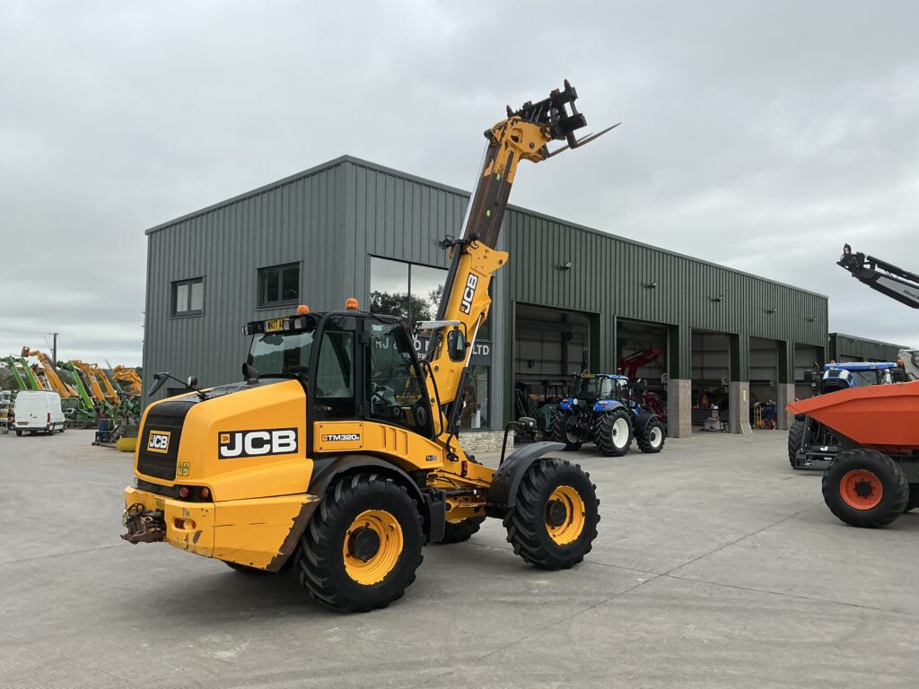 JCB TM320s Pivot Steer Telehandler (ST26310)