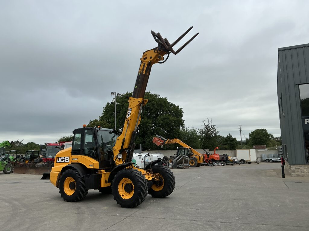 JCB TM320s Pivot Steer Telehandler (ST26310)