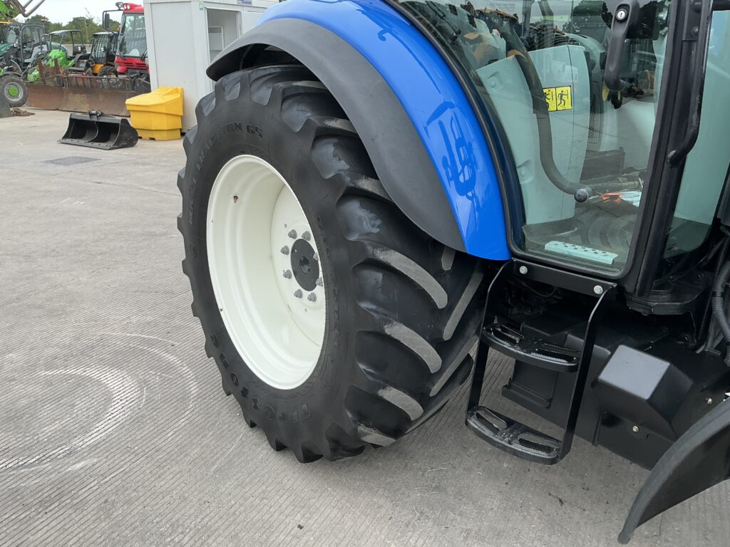 New Holland T5.110 Tractor (ST26832)