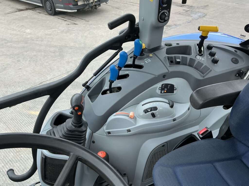New Holland T5.110 Tractor (ST26832)