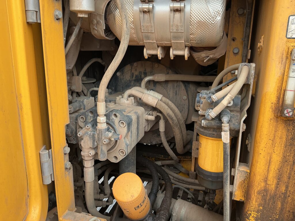JCB 140X LC Digger (ST26601)