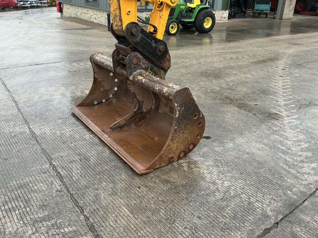 JCB 140X LC Digger (ST26601)
