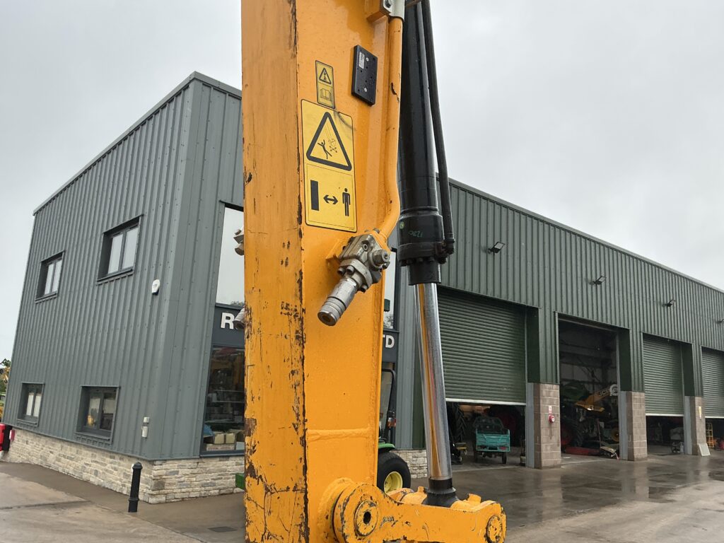 JCB 140X LC Digger (ST26601)