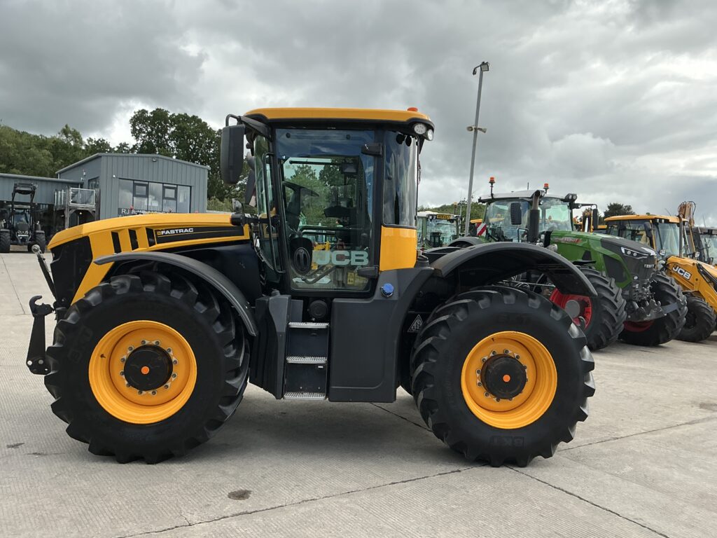 JCB 4220 Fastrac Tractor (ST26781)