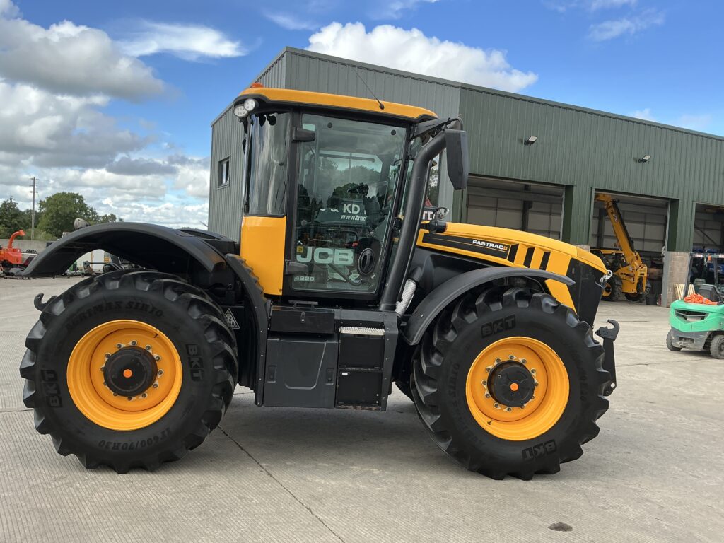 JCB 4220 Fastrac Tractor (ST26781)
