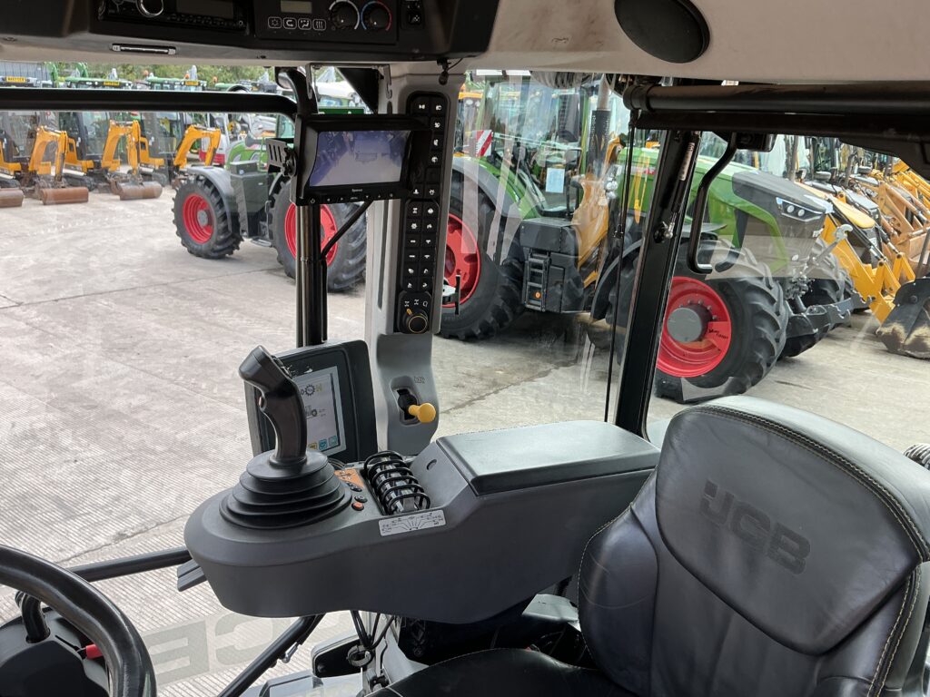 JCB 4220 Fastrac Tractor (ST26781)
