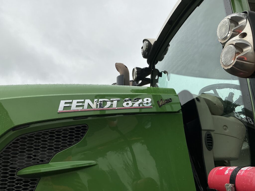 Fendt 828 Profi Plus Tractor (ST26831)