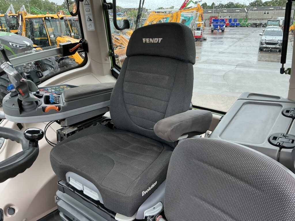 Fendt 828 Profi Plus Tractor (ST26831)