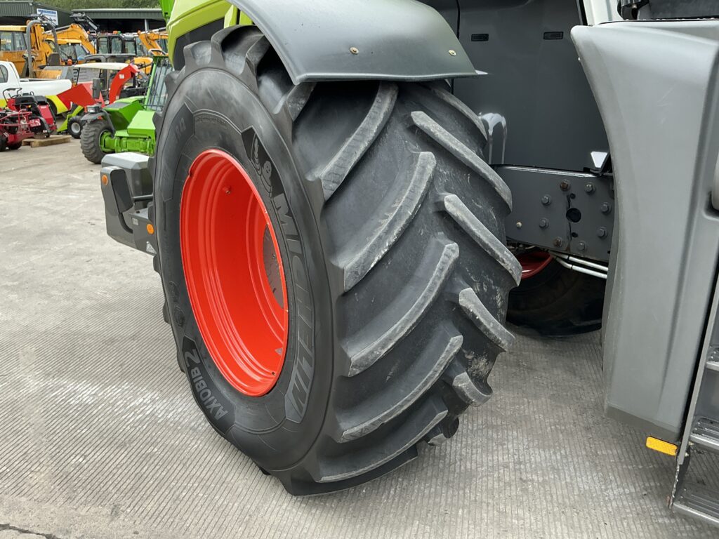 Claas Xerion Trac 5000 Tractor (ST26926)