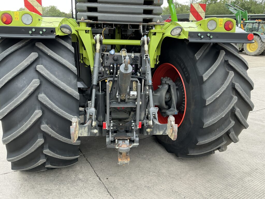 Claas Xerion Trac 5000 Tractor (ST26926)