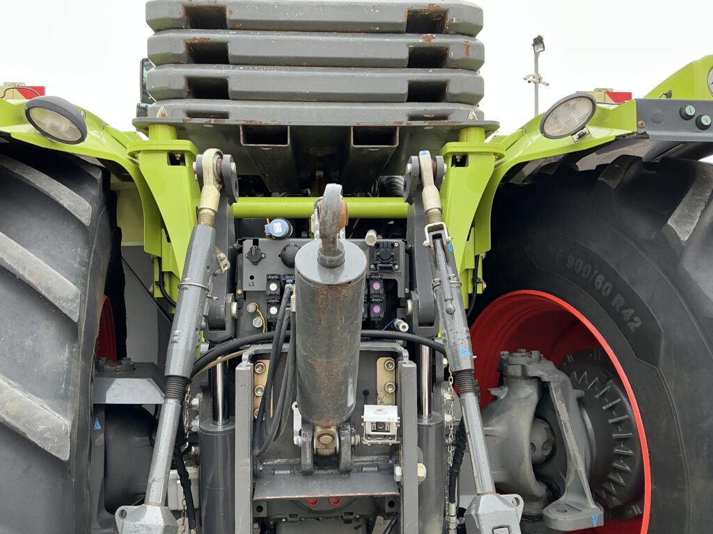 Claas Xerion Trac 5000 Tractor (ST26926)