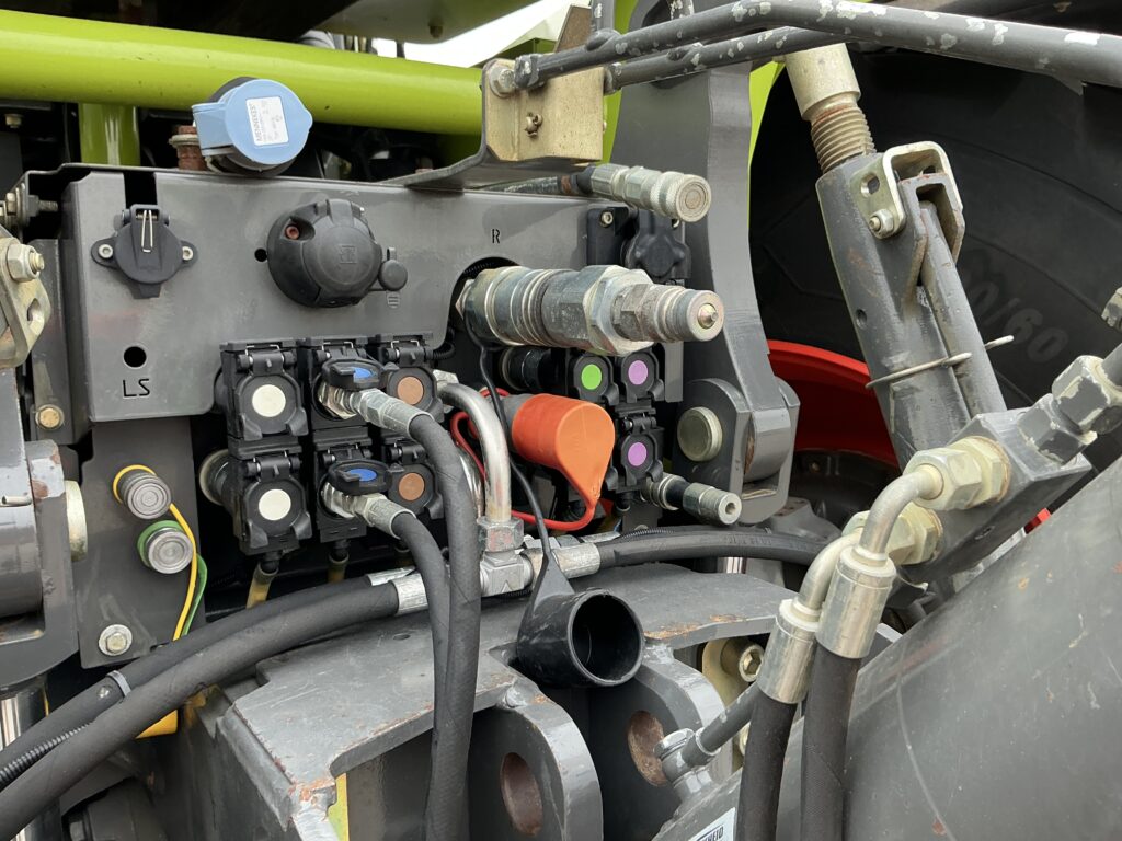 Claas Xerion Trac 5000 Tractor (ST26926)